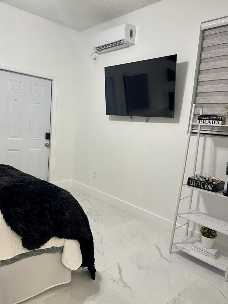 Cozy Studio, Prime Location, Remodeled, 1 Parking West Palm Beach Zewnętrze zdjęcie